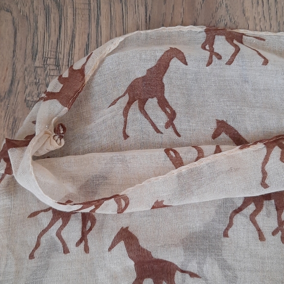 Giraffe Print Infinity Scarf - Picture 4 of 7